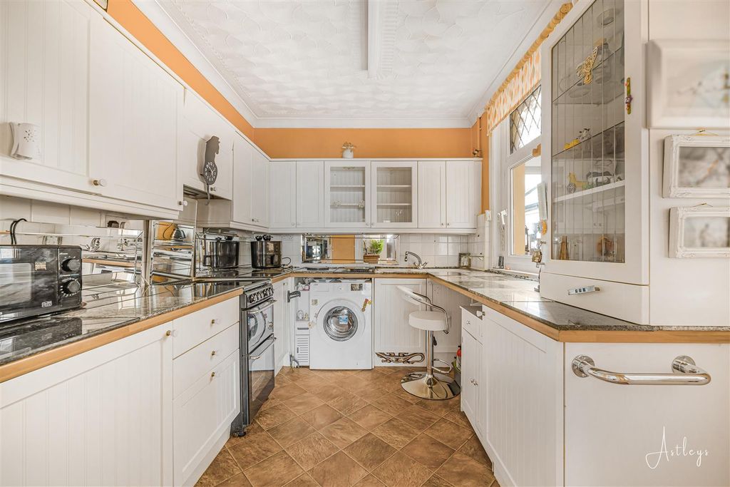 Property photo 3 of 16 Kitchen