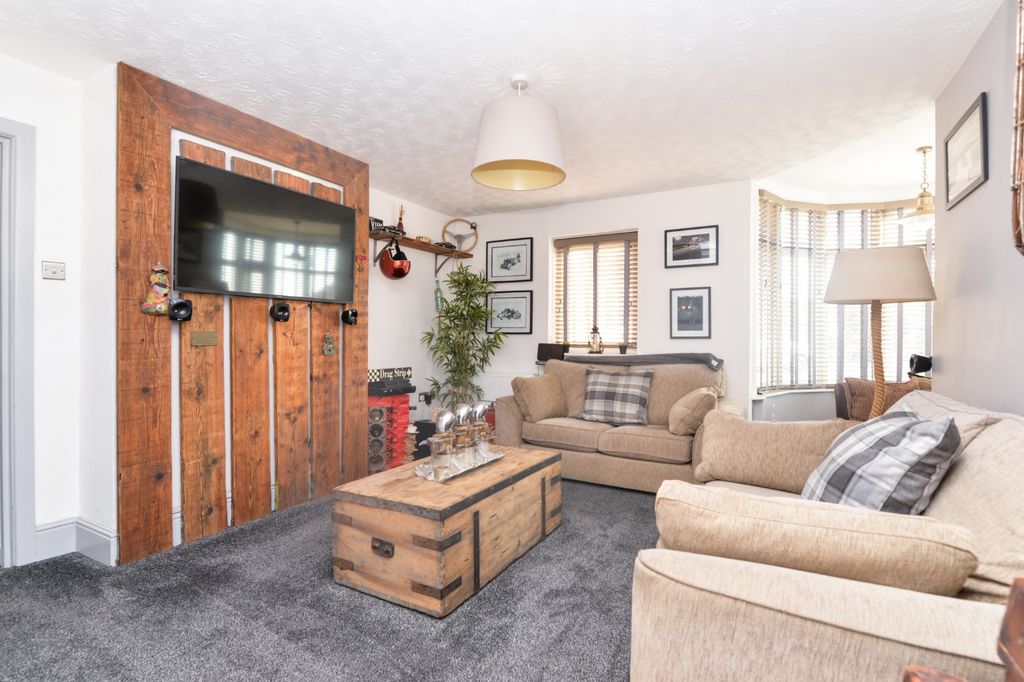Property photo 3 of 17 Picture No. 04
