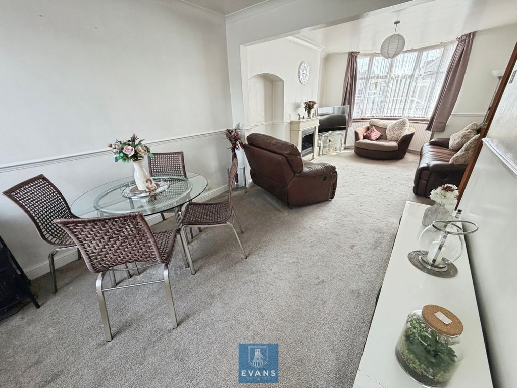 Property photo 2 of 19 Dining Room