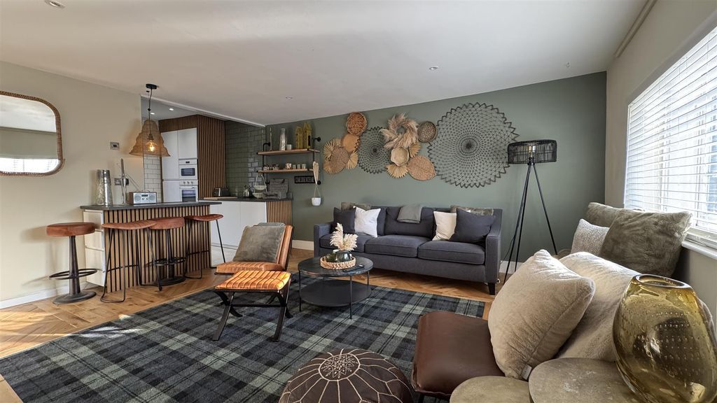 Property photo 2 of 20 Img_2024.Jpeg