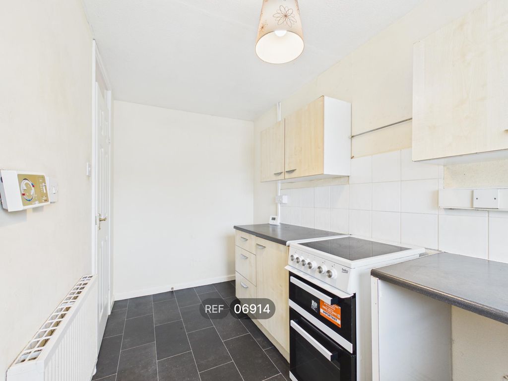 Property photo 3 of 9 Kitchen
