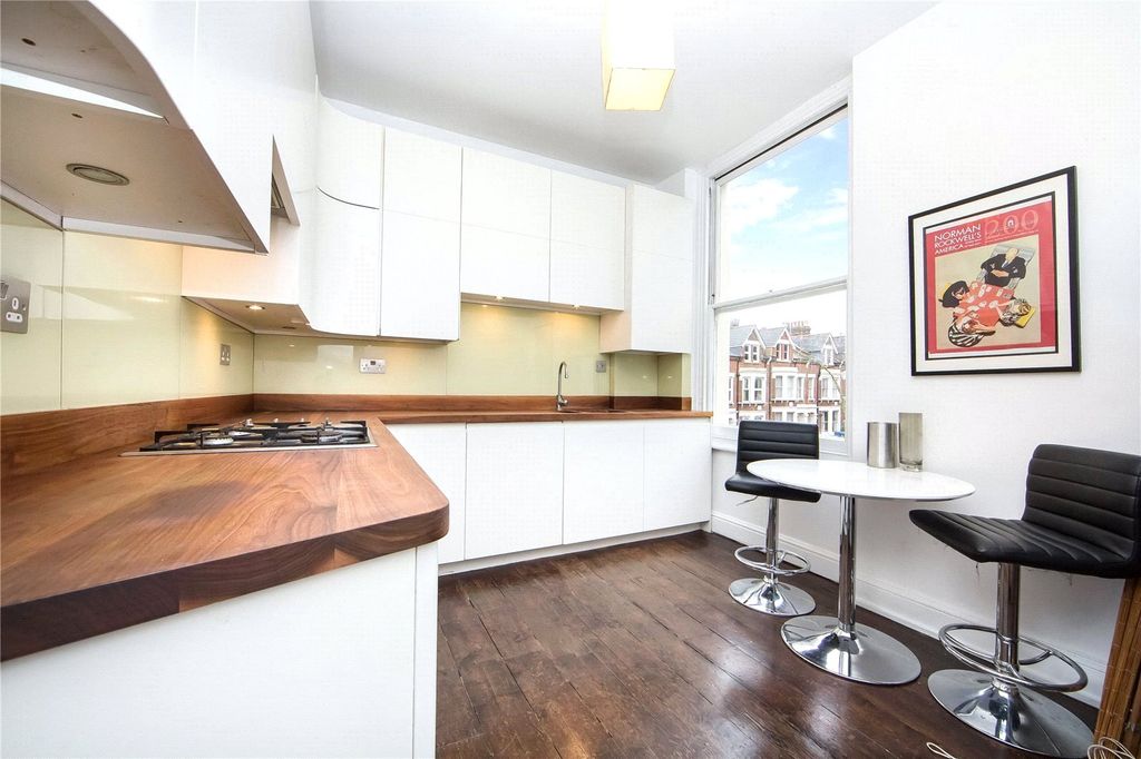 Property photo 2 of 10 Kitchen