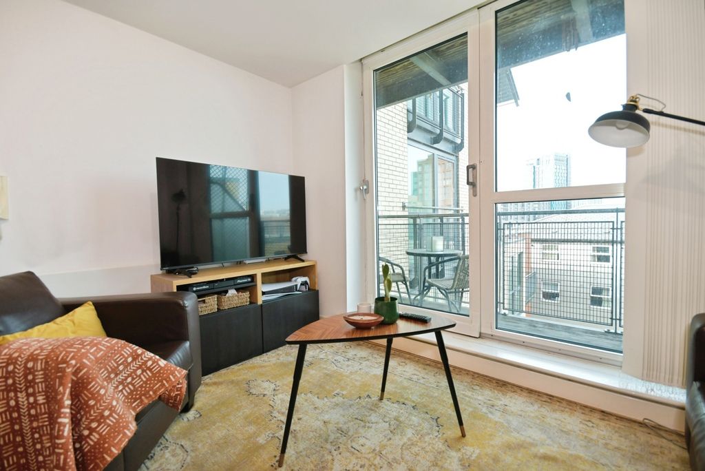 Property photo 2 of 12 Lounge