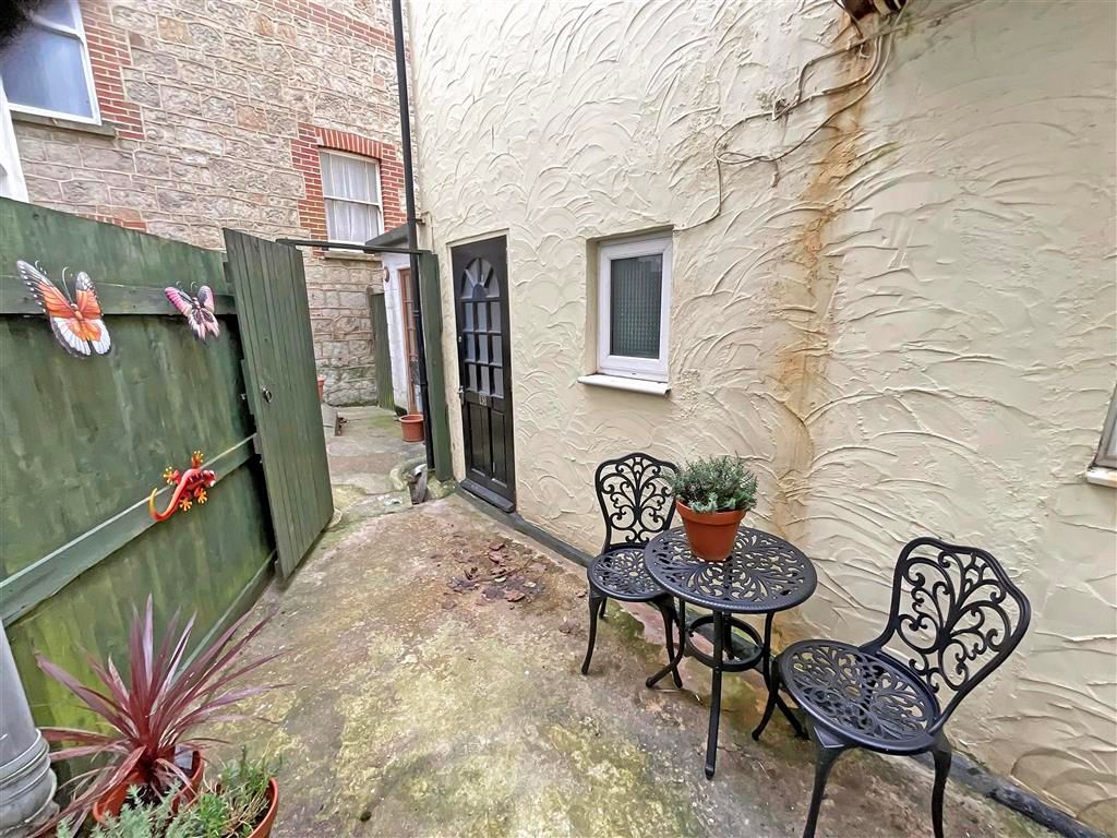 Property photo 1 of 10 Courtyard