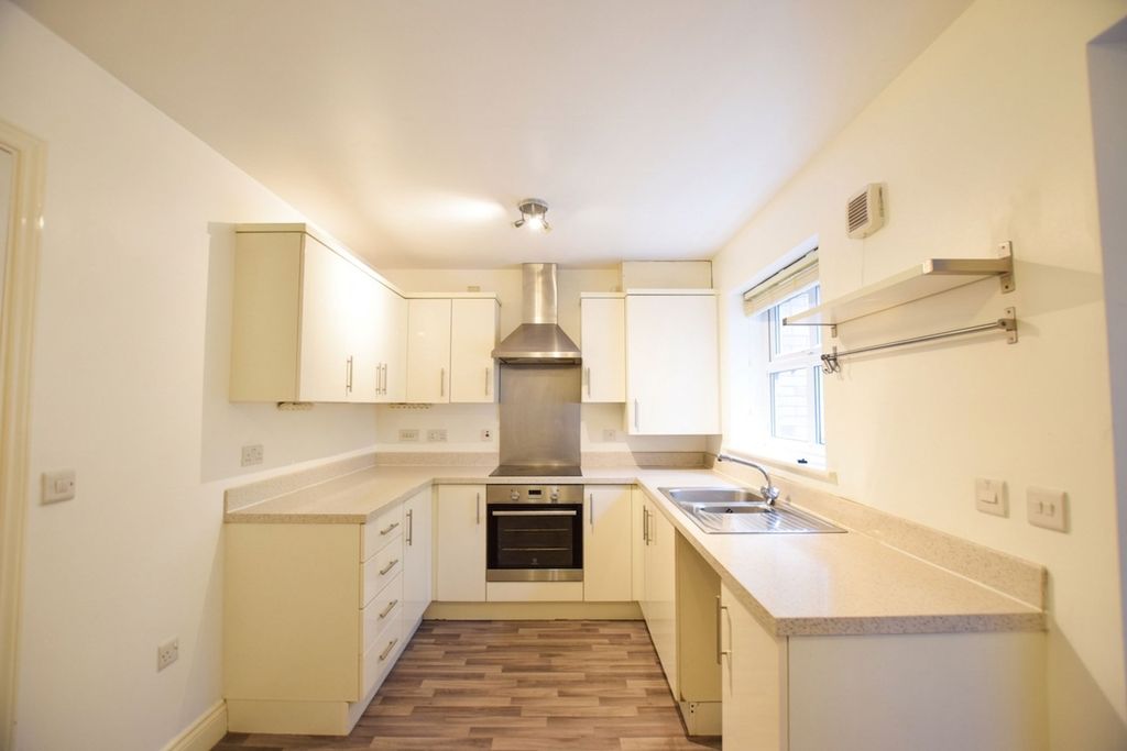 Property photo 1 of 11 Kitchen