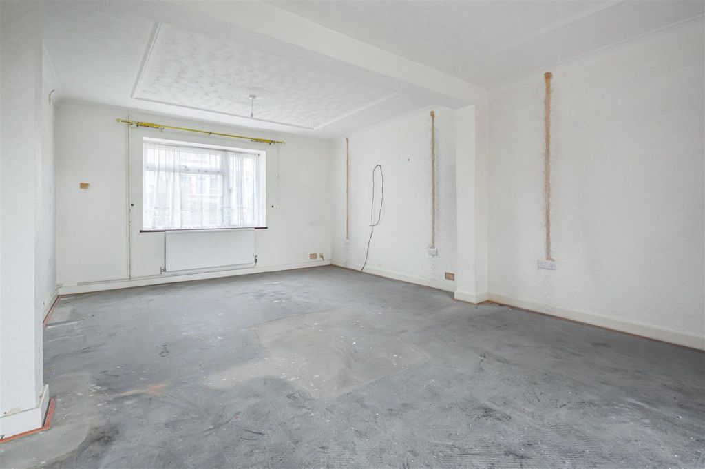 Property photo 2 of 15 4_81721.Jpg
