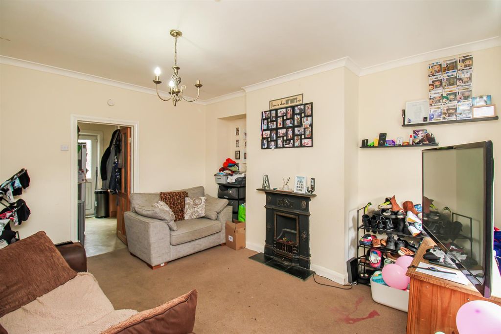 Property photo 3 of 7 Living Room