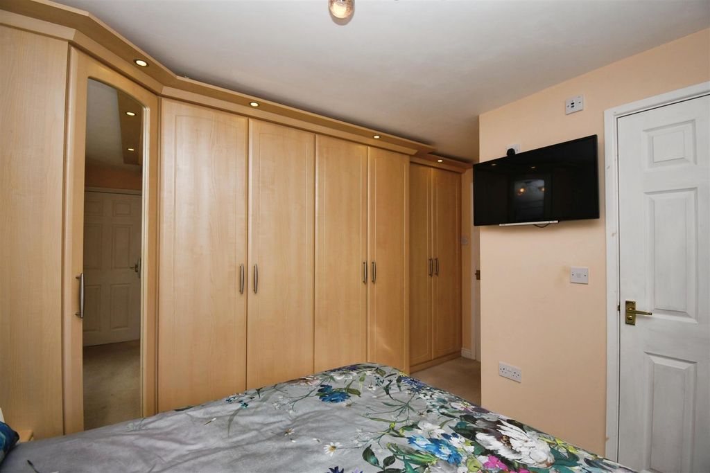 Property photo 3 of 21 Bedroom One