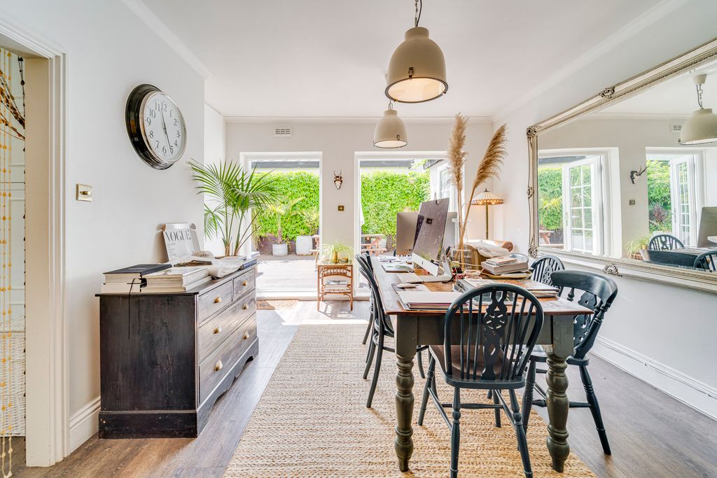 Property photo 2 of 25