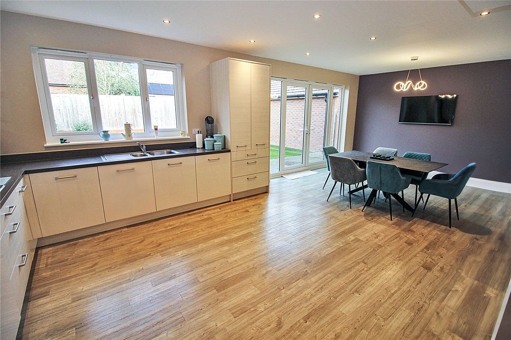 Property photo 3 of 17 Picture No. 11