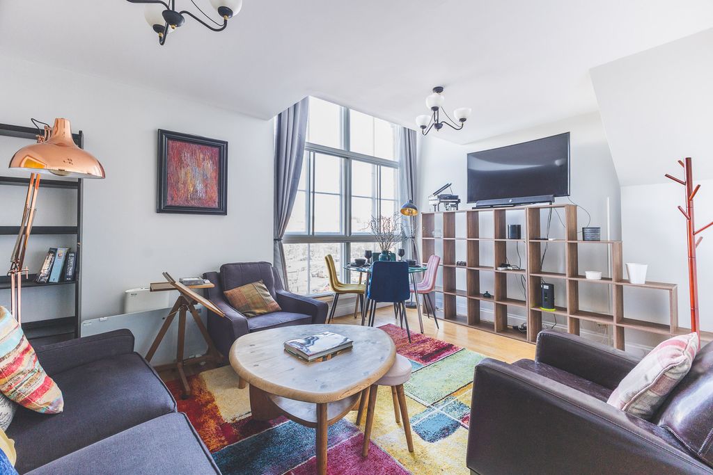 Property photo 3 of 33