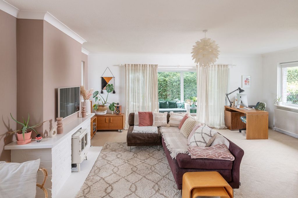 Property photo 1 of 17 Quillet, Hillfield, Dartmouth: Living Room
