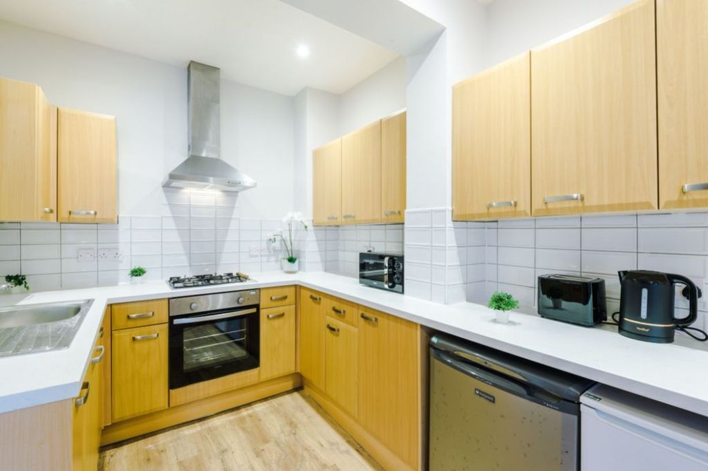Property photo 3 of 7 19Kg - Kitchen
