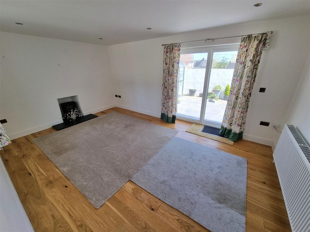 Property photo 3 of 17 Sitting Room.Jpg