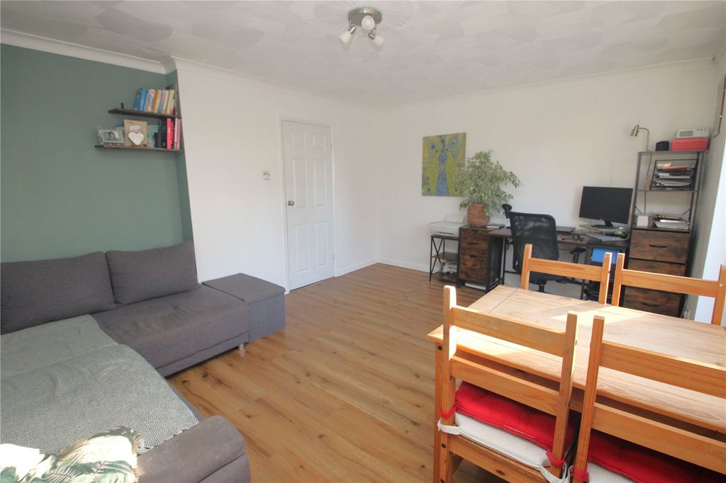 Property photo 3 of 17 Picture No. 06