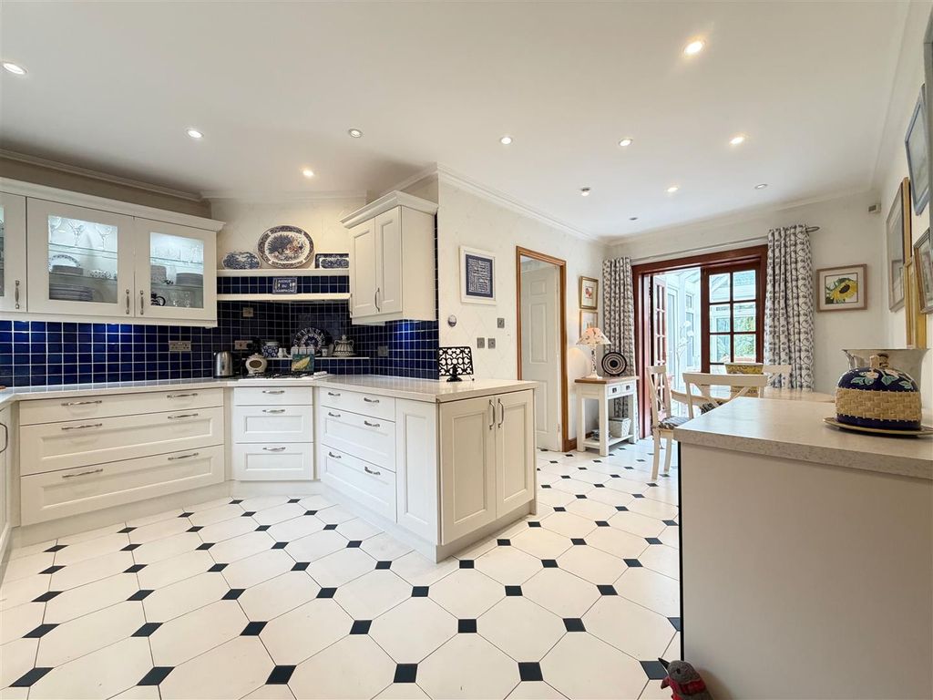 Property photo 3 of 22 Kitchen