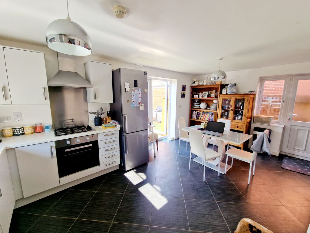 Property photo 2 of 7 Kitchen