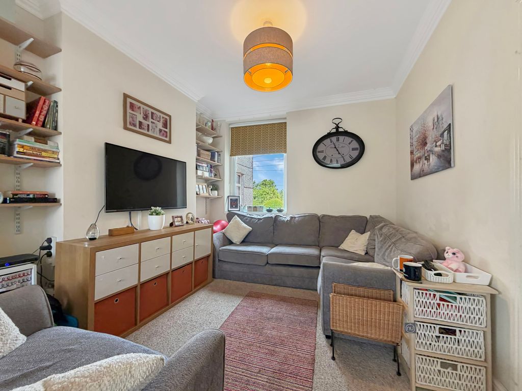 Property photo 3 of 25