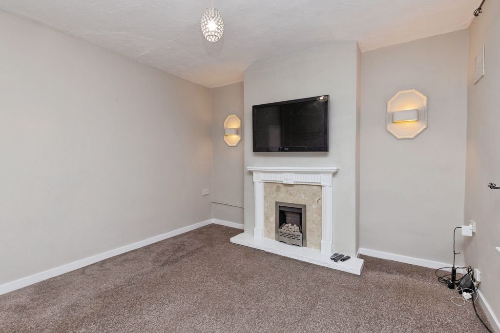 Property photo 2 of 15 Lounge