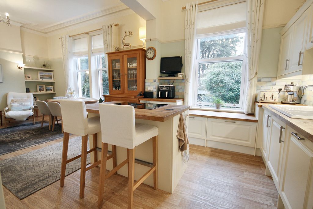 Property photo 2 of 24 Kitchen Diner