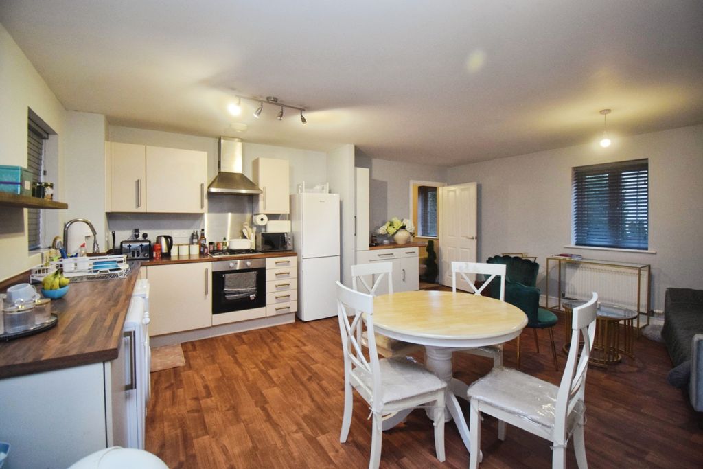 Property photo 3 of 9 Kitchen Diner Area