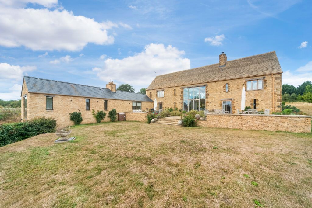 Property photo 1 of 32