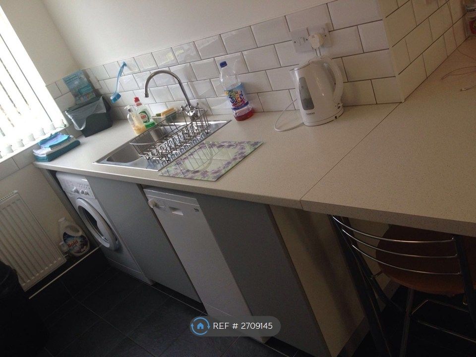 Property photo 3 of 8 Kitchen