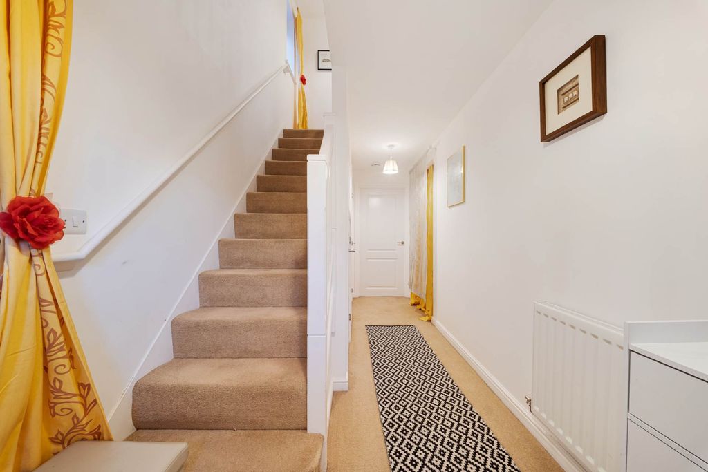 Property photo 2 of 26