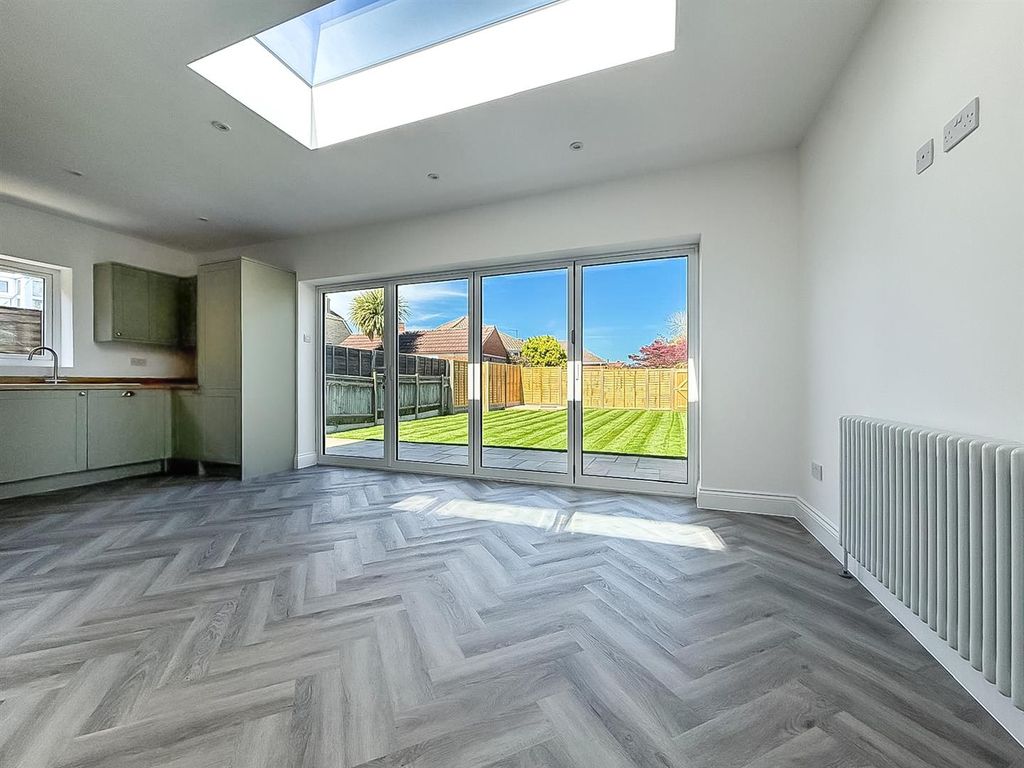 Property photo 3 of 16 795E87F4-6118-4F96-9A13-Abdd58cd4A04.Jpg