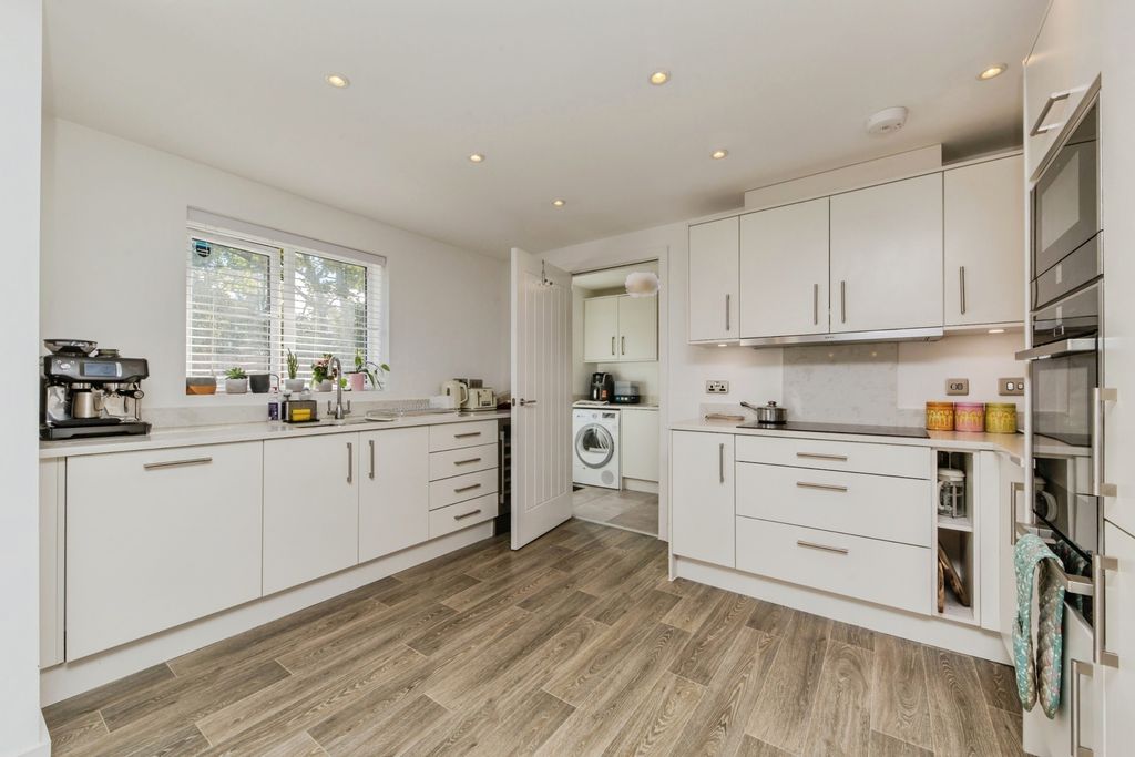 Property photo 3 of 17 Photo