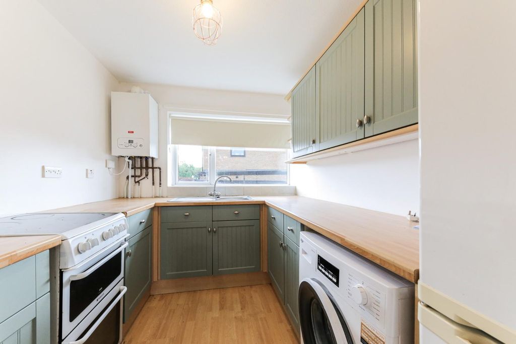 Property photo 3 of 9 Kitchen