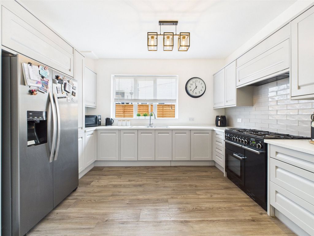 Property photo 2 of 28 Picture No. 06