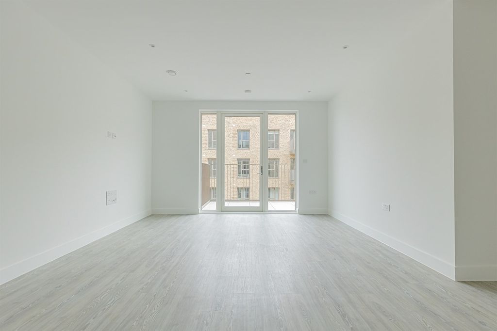 Property photo 1 of 36 (Main)