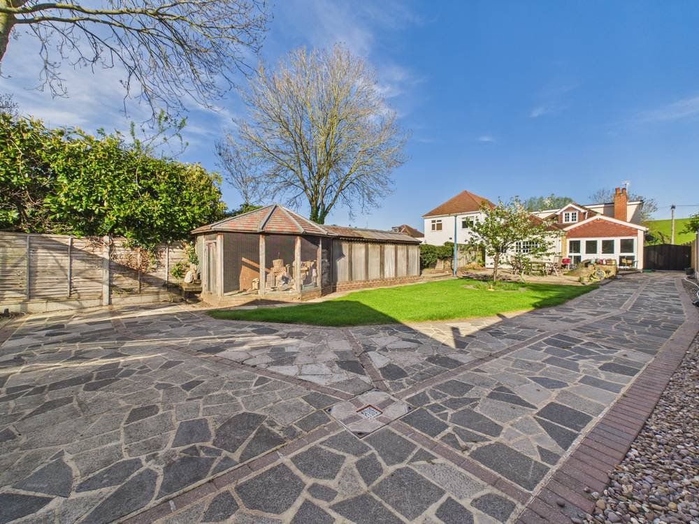 Property photo 1 of 38 Picture No. 82