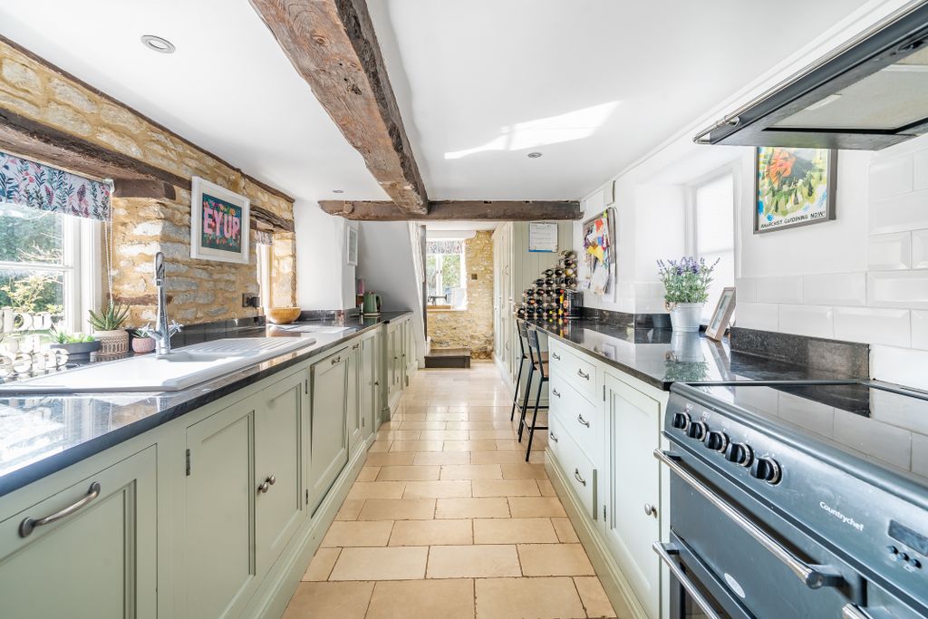 Property photo 2 of 26 10937594