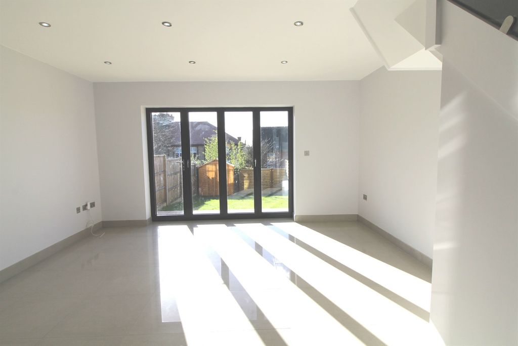 Property photo 1 of 6 (Main)