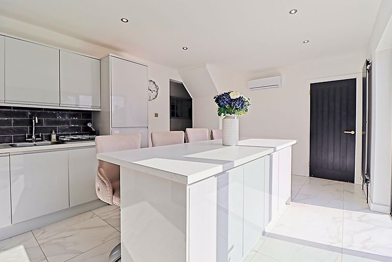 Property photo 2 of 24 Kitchen / Diner