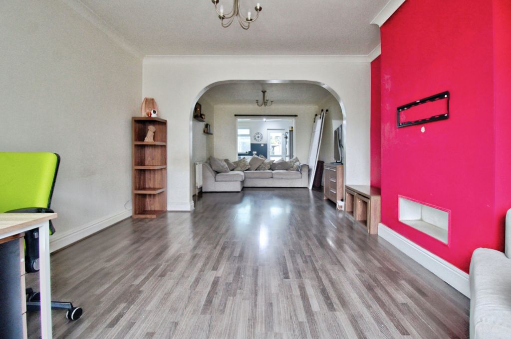 Property photo 2 of 20 4