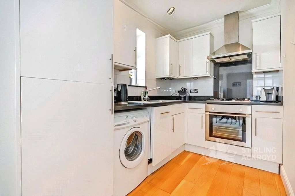 Property photo 2 of 9 Kitchen