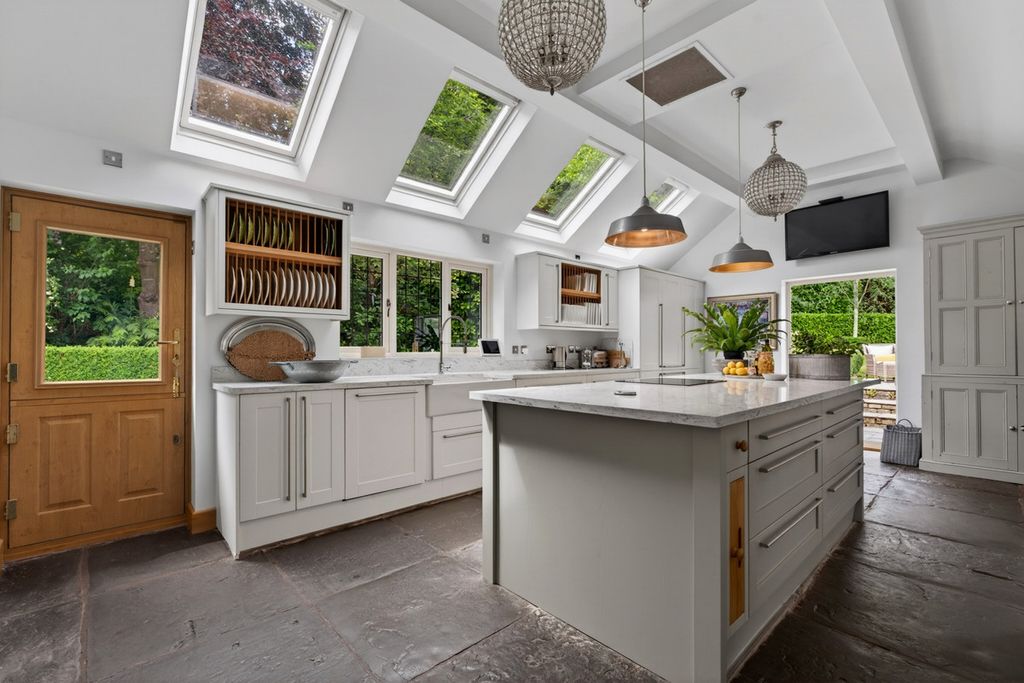 Additional image 5 of 6 bed country house for saleStanklyn Lane, Stone, Kidderminster Worcestershire DY10