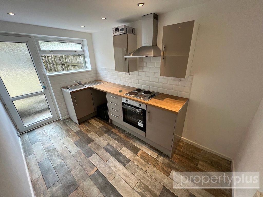 Property photo 2 of 11 Picture No. 12