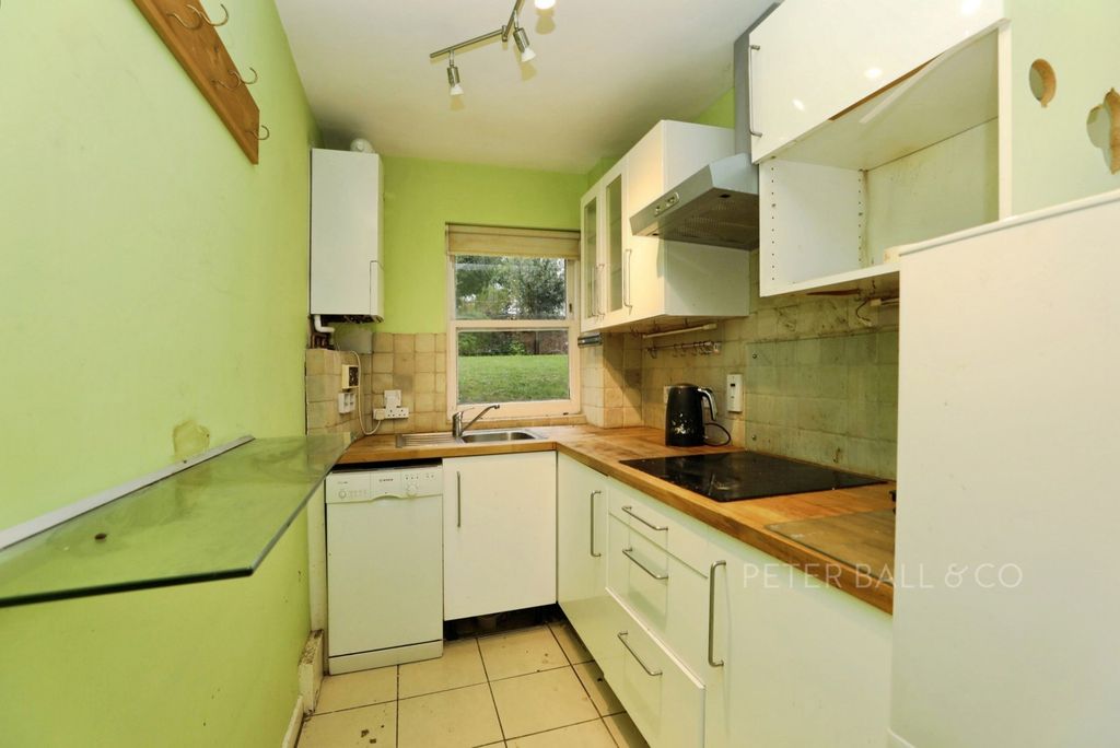 Property photo 3 of 10 Kitchen