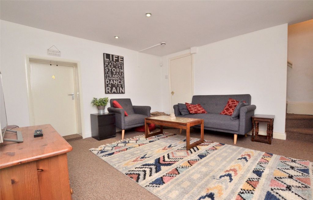 Property photo 2 of 6 Communal Living Area