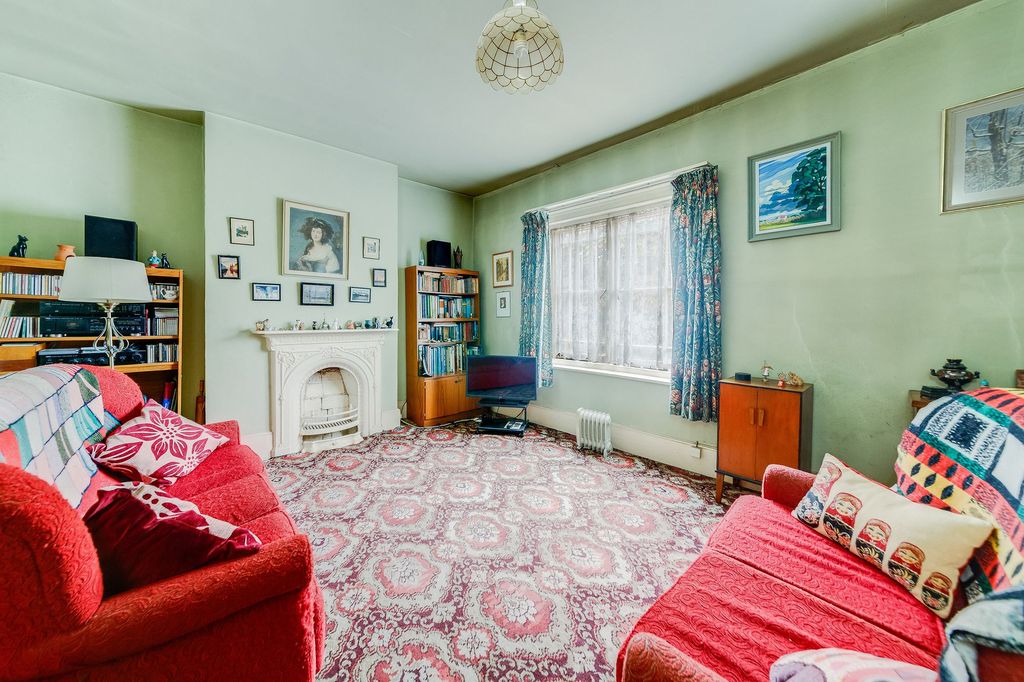 Property photo 2 of 20
