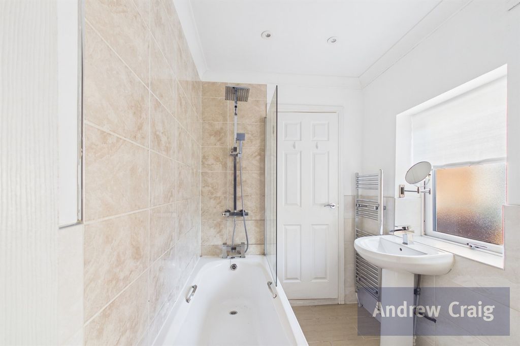 Property photo 3 of 14 Bathroom