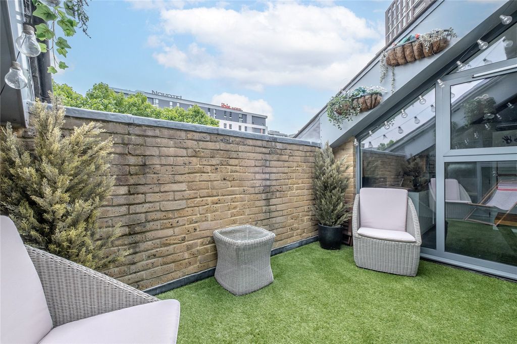 Property photo 2 of 17 South Facing Terrace