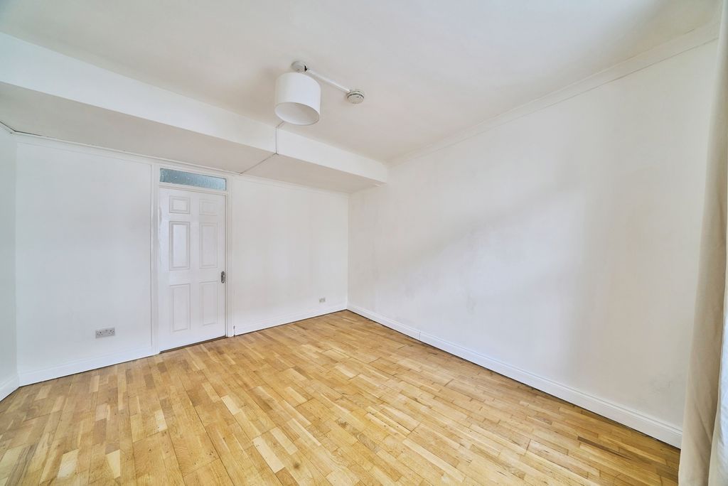 Property photo 3 of 17 Photo