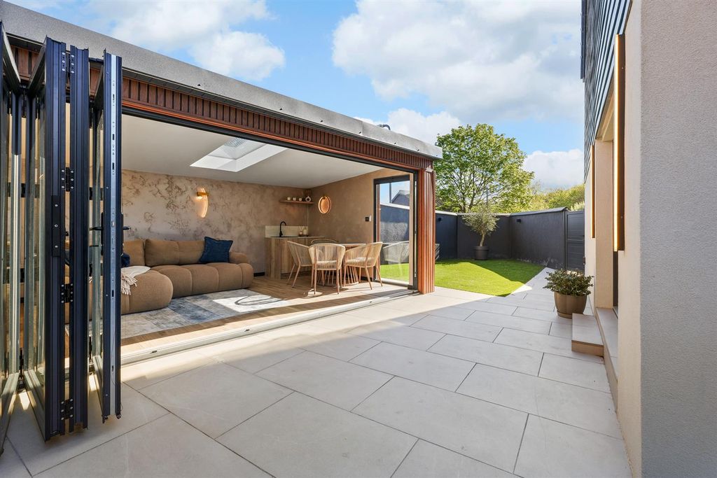 Property photo 2 of 37 A7406955.Jpg