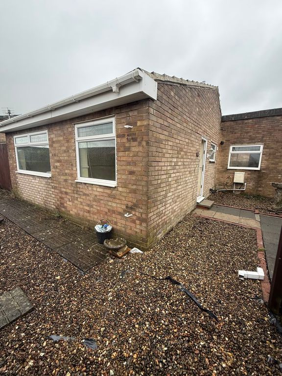 Property photo 2 of 13 Hallway