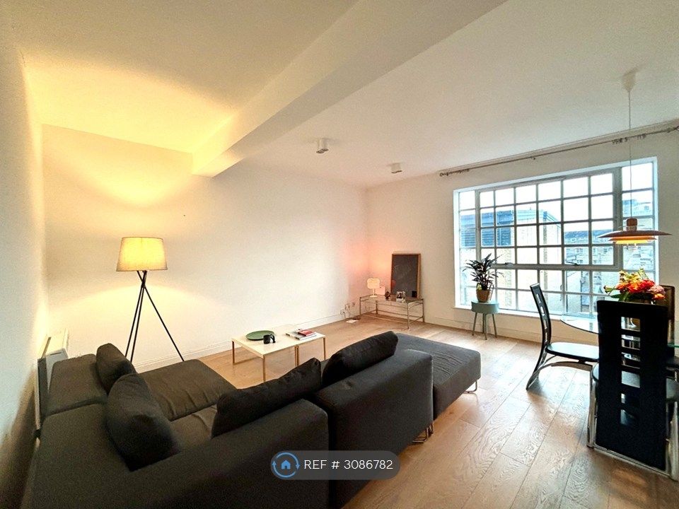 Property photo 3 of 18 Living